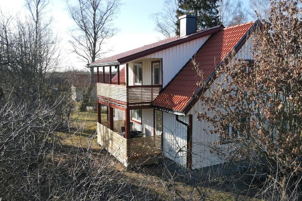 Lantlig Villa I Ljungbyhed Екстериор снимка