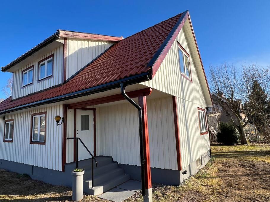 Lantlig Villa I Ljungbyhed Екстериор снимка
