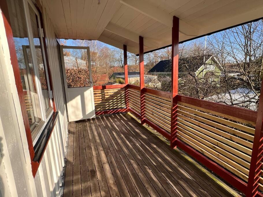 Lantlig Villa I Ljungbyhed Екстериор снимка